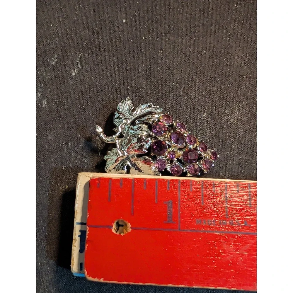 Vintage Purple Rhinestone Grape Cluster Brooch Silver Tone Fruit Pin
